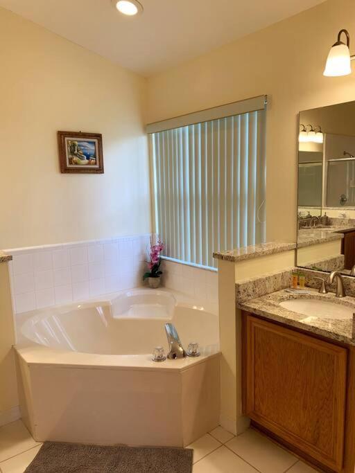 Minutes To Disney! Spacious Home W/ Private Pool, Themed Rooms! Orlando Exterior photo